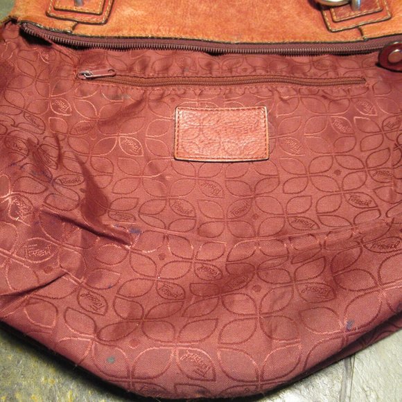 Medium Red Leather Fossil bag. - Picture 6 of 12